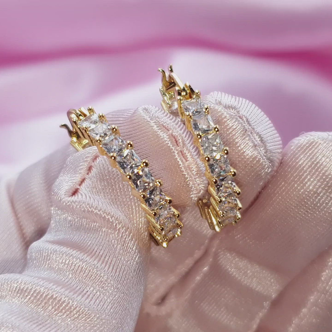 Cristallo Ohrringe in Gold mit Zirkonia Creolen nickelfrei
